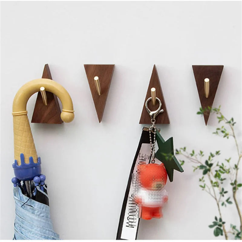 TriLuxe Dreieck Wandhaken – Messing & Massivholz