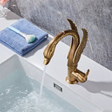 Elegante Waschtischarmatur in Schwanenform mit Wasserfallauslauf aus Messing