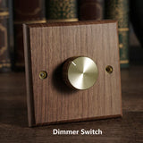 RetroLux Schwarzes Walnussholz Umschalter 1–4 Gang – Messing Knebel, Massivholz & USB-Option
