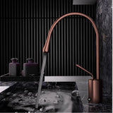 RoséFlow Waschbeckenarmatur – Gebürstetes Roségold Wasserhahn | Warm & Kalt Mischbatterie | Drehbarer Luxus Wasserhahn