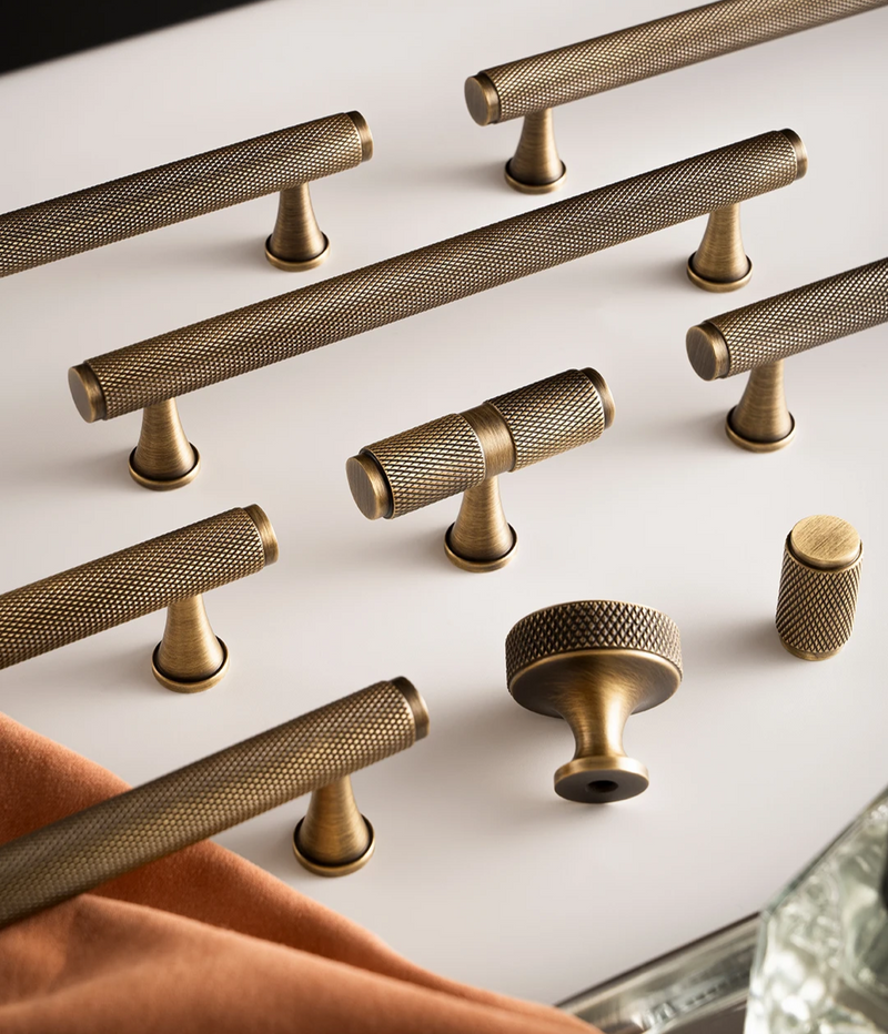 Nurlin Massiver Antik-Messing Möbelgriff