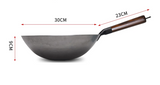 ForgePro – Handgeschmiedeter Reineisen-Wok mit Holzgriff