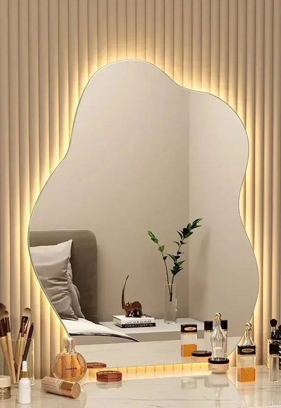 NordiGlow Irregular LED-Spiegel – Skandinavisches Design