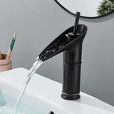 RetroCascade Waschbeckenarmatur Antik – Wasserfall Wasserhahn Messing | Einhebel Mischbatterie Warm & Kalt | Klassisches Bad Design